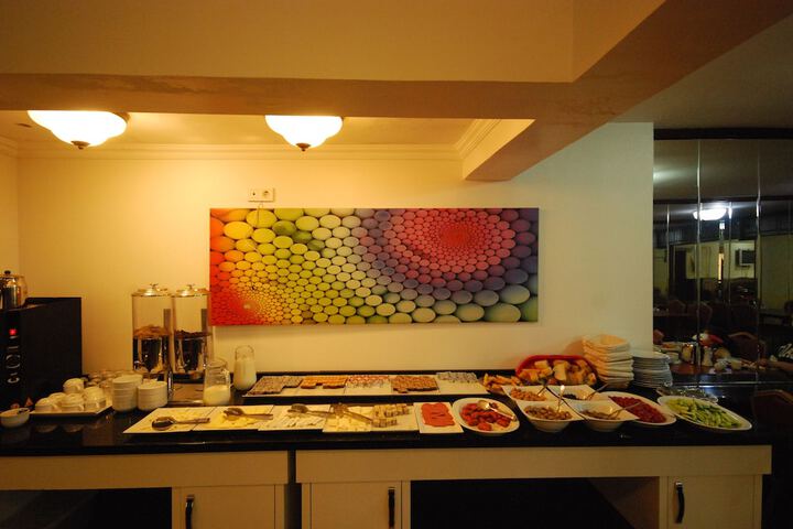 Dining 34 of 55
