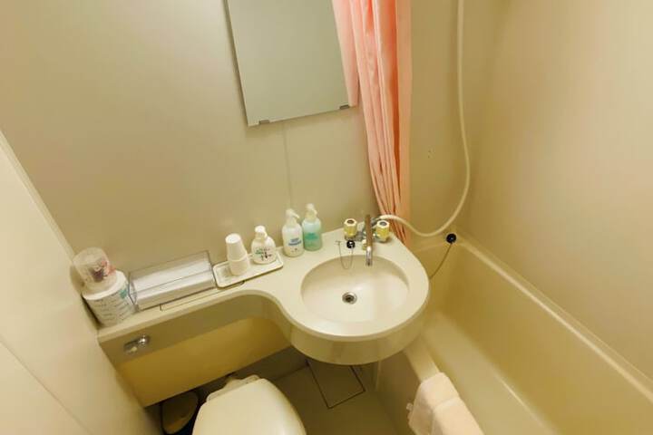 Room 11 of 25