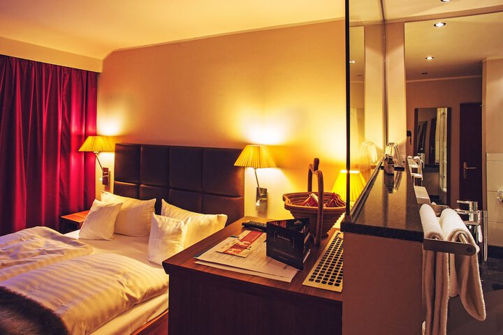 Room 3 of 39