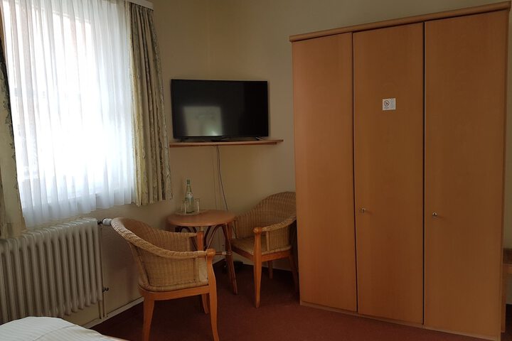 Room 8 of 21