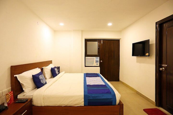 Room 12 of 18