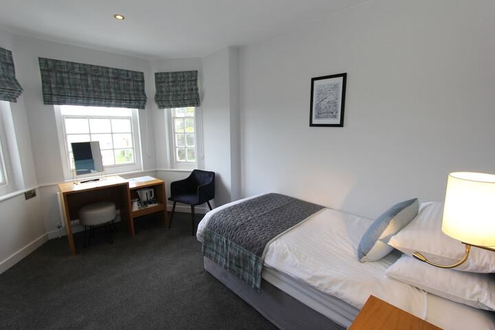 Room 34 of 132