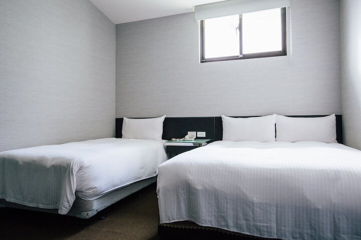 Room 12 of 36