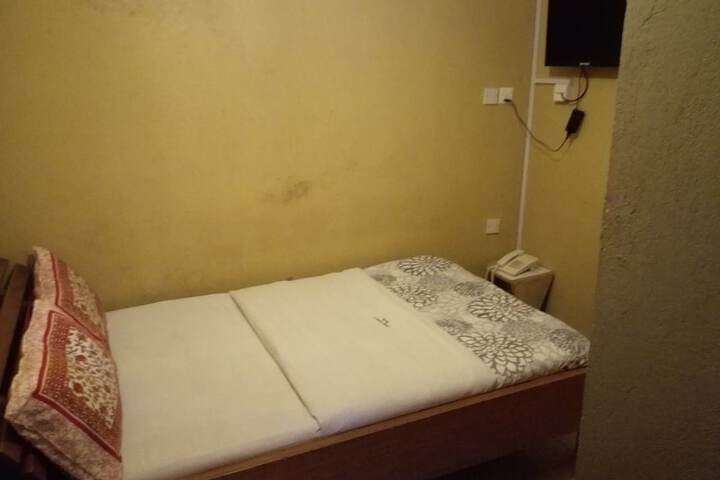 Room 2 of 6