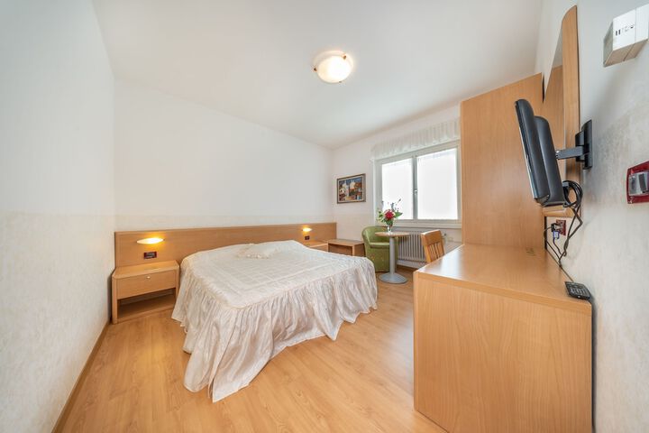 Room 3 of 54