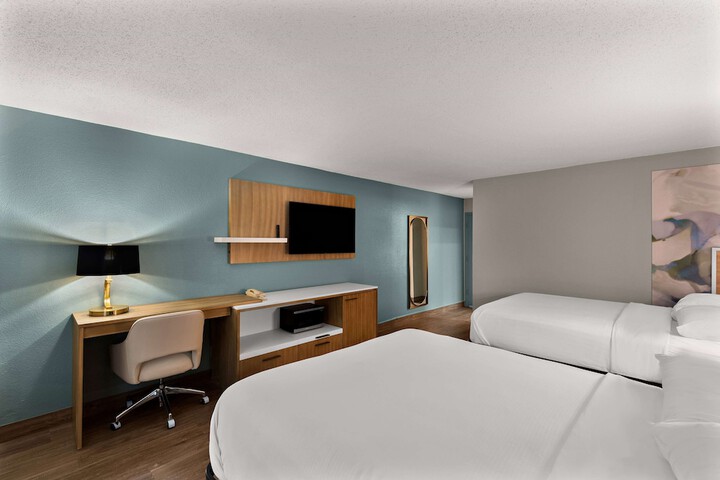 2 Queen Beds (2 of 13)