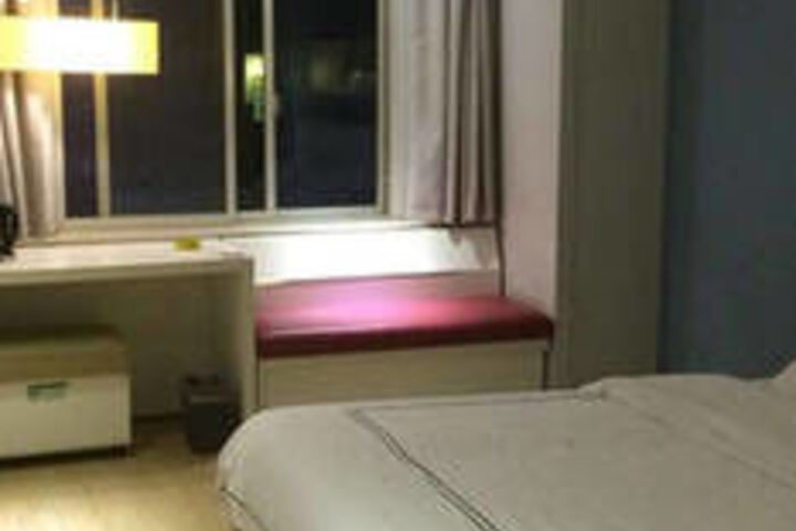 Room 27 of 47