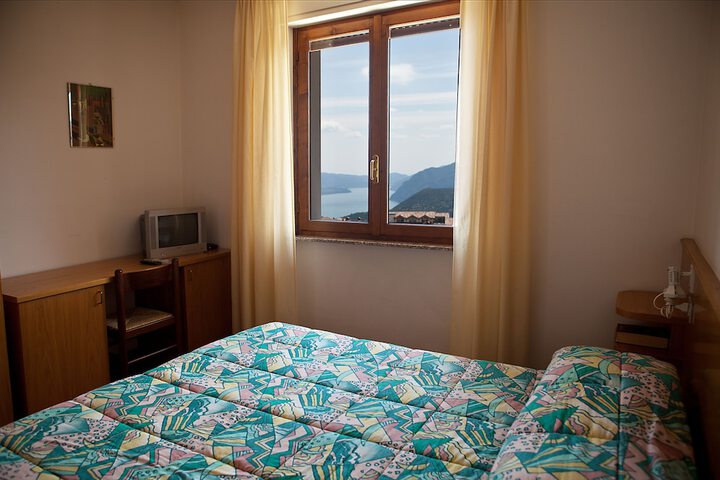Room 6 of 62