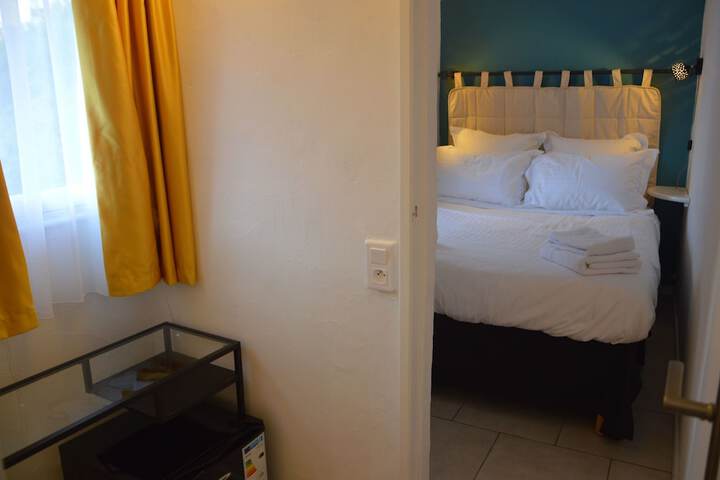 Room 18 of 28
