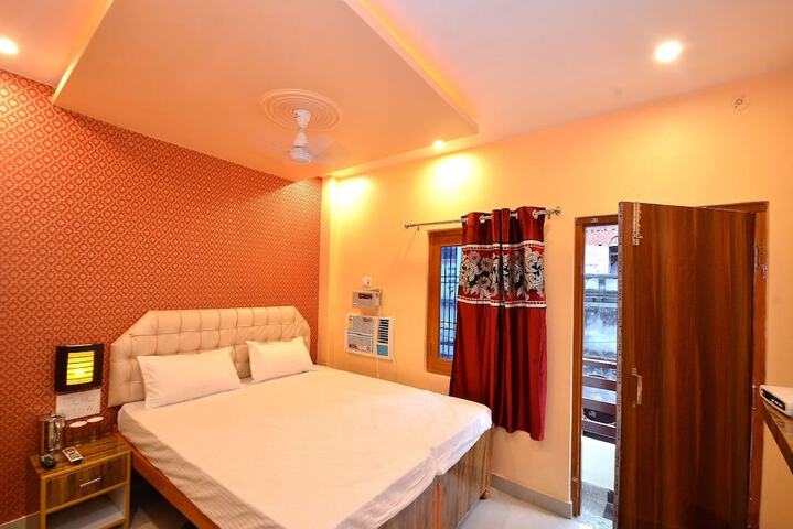 Room 6 of 19
