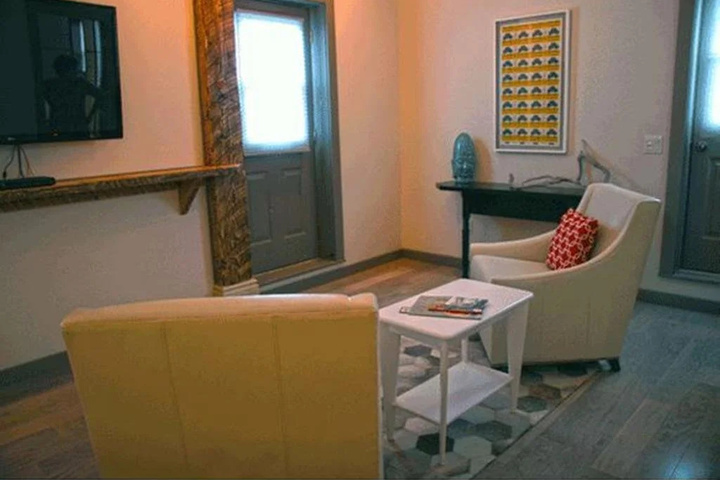 Room 4 of 12