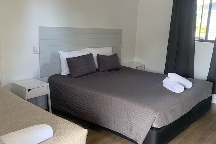 Room 10 of 27