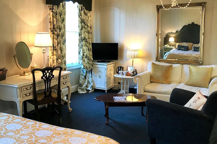 Room 10 of 35