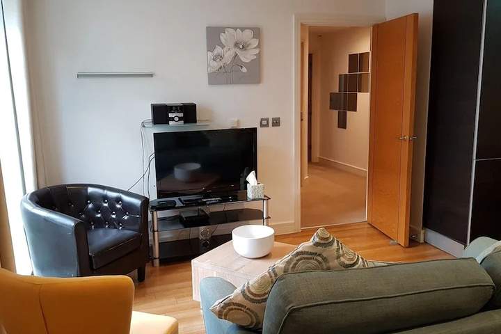Room 6 of 11