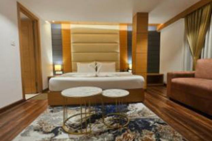 Suite 13 of 14
