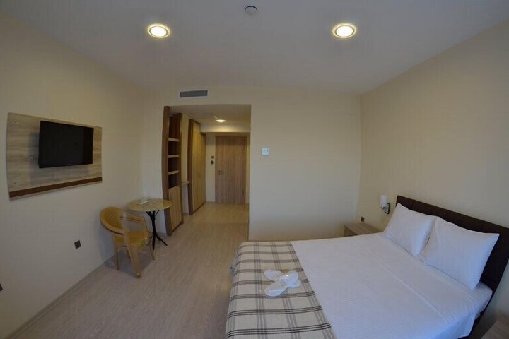 Room 4 of 24