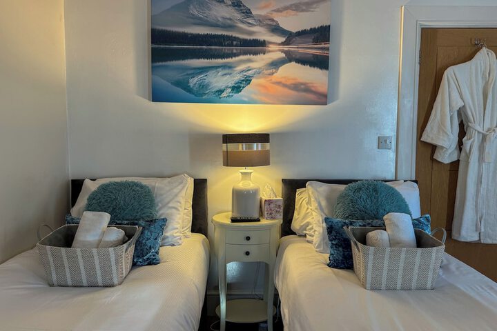 Room 12 of 156