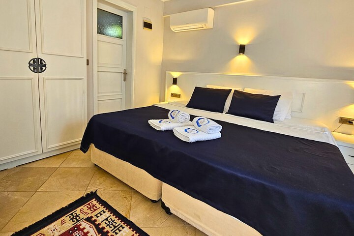 Room 6 of 46