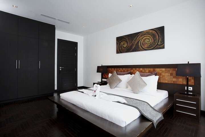 Room 2 of 28