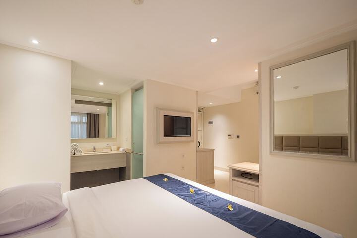Room 12 of 83