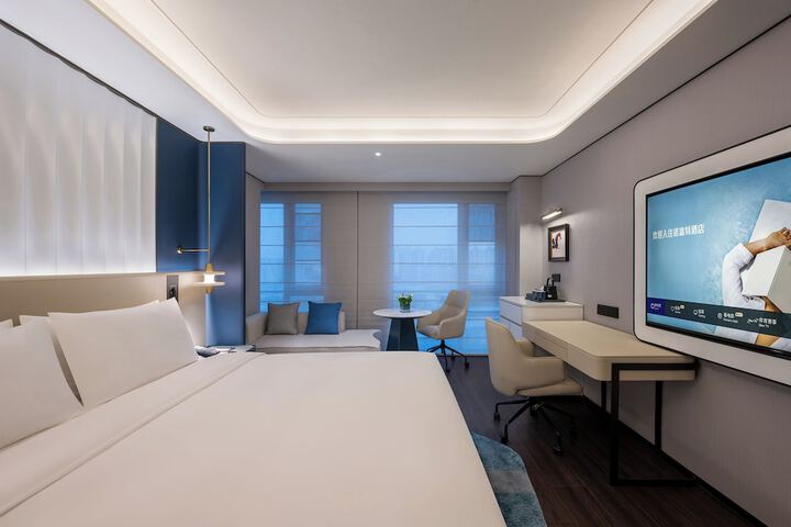 Room 13 of 32