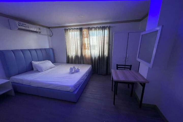 Room 5 of 20