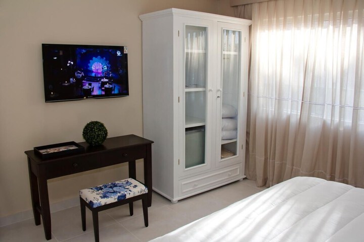 Room 4 of 27