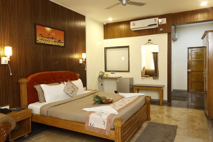 Room 42 of 100
