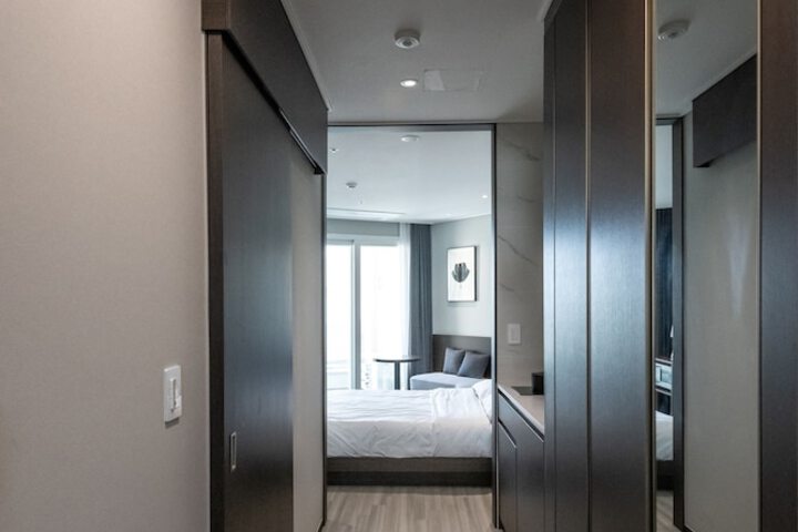 Room 17 of 46