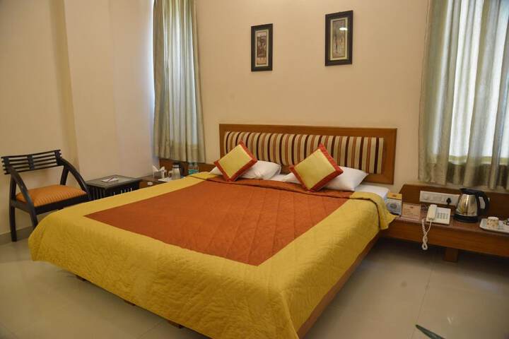 Room 12 of 30