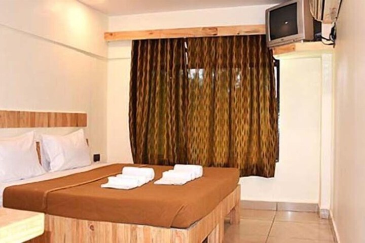 Room 3 of 6