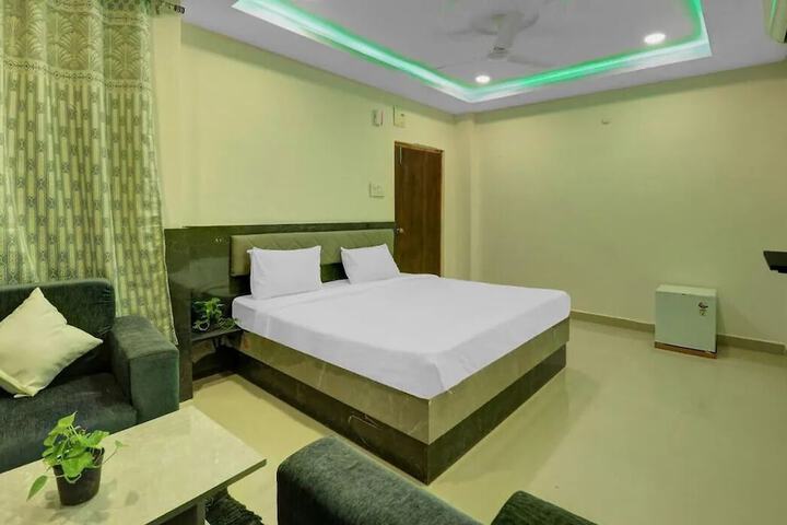 Room 12 of 26