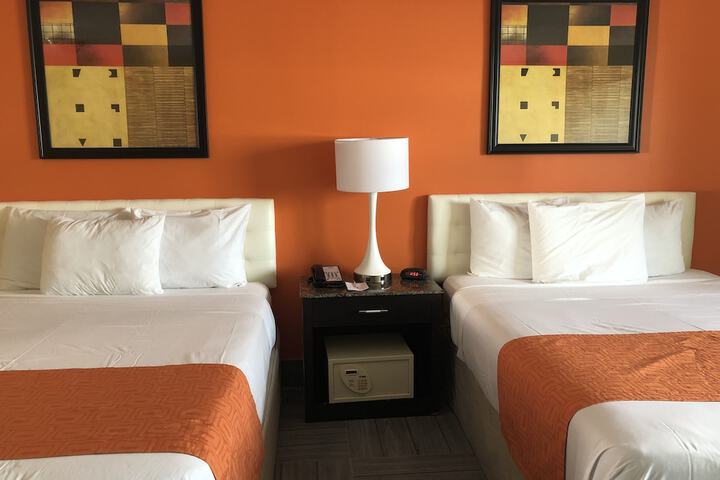 1 Queen Bed (8 of 18)