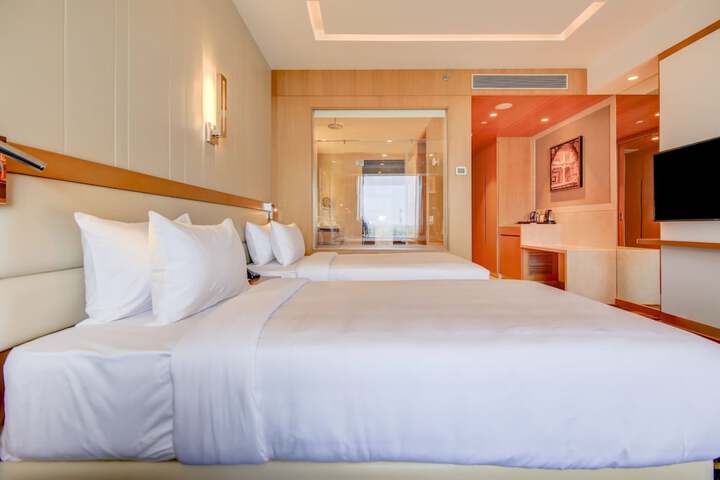 Room 16 of 140