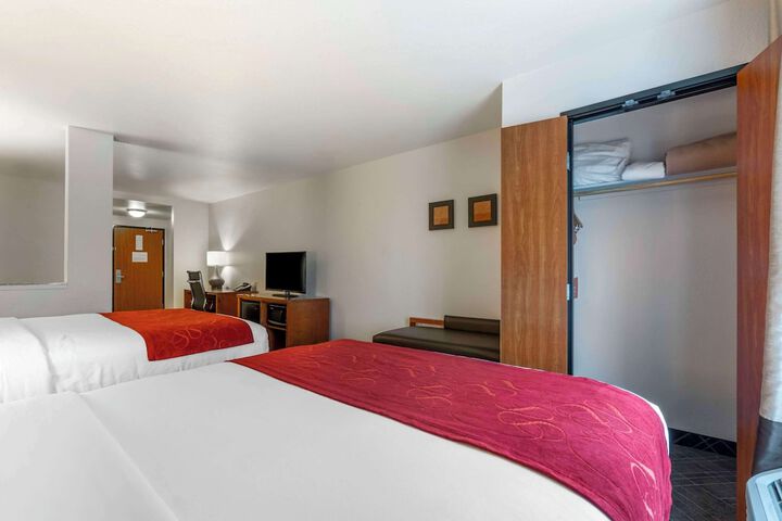 1 King Bed Suite (15 of 16)