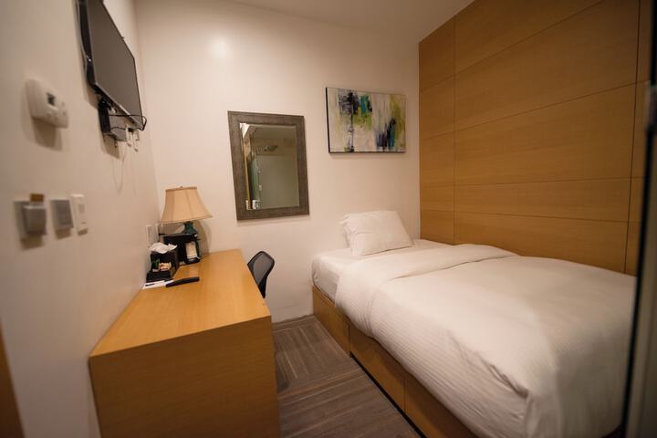 Compact Double Bed (4 of 16)