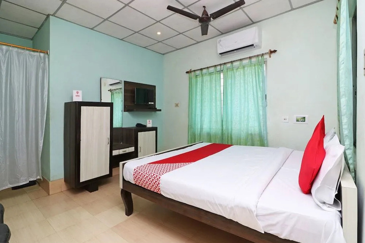 Room 5 of 13