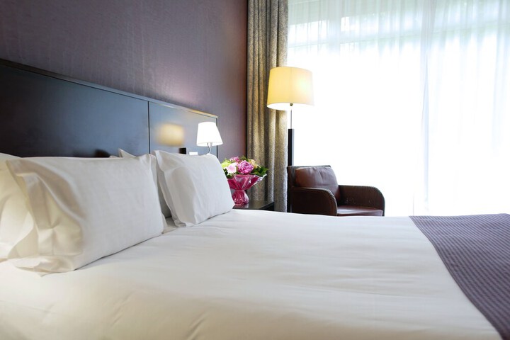 Room 2 of 8