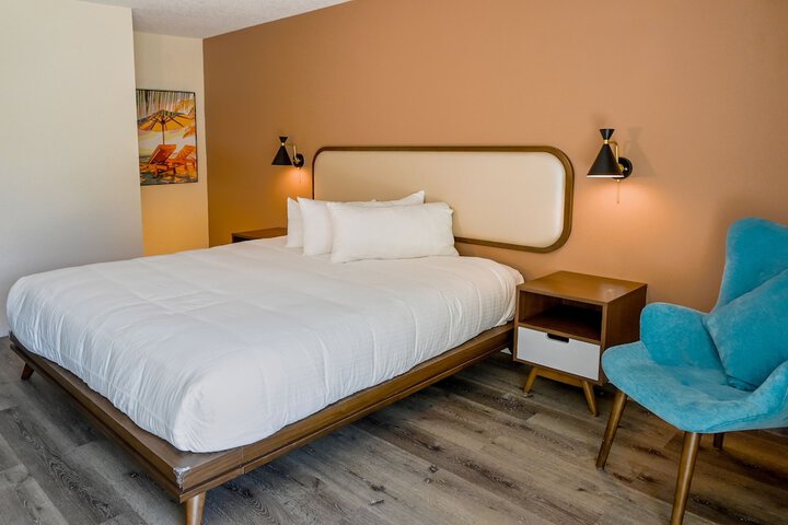 Studio King Size Bed (10 of 24)