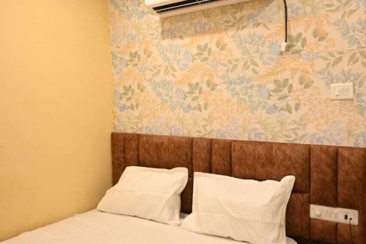 Room 3 of 21