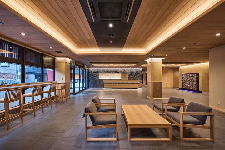 Entrance & Lobby