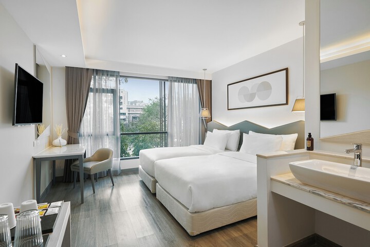 Room 27 of 61