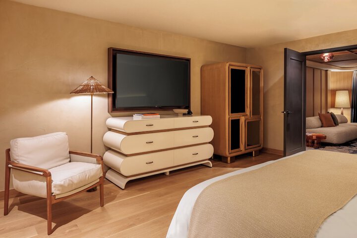 Room 8 of 35