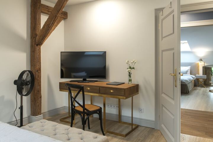 Room 5 of 95