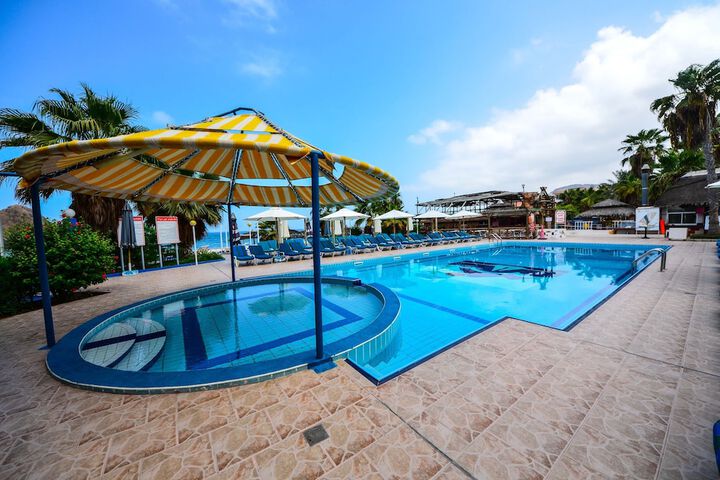 Pool 44 of 81
