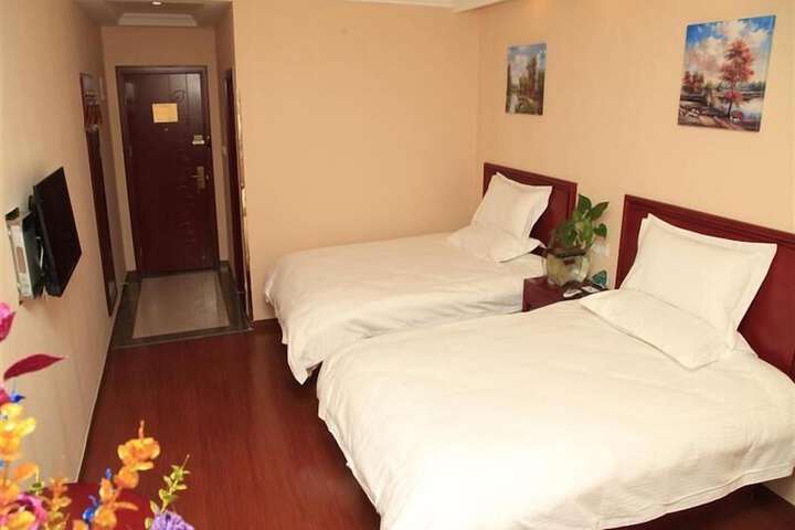 Room 9 of 46