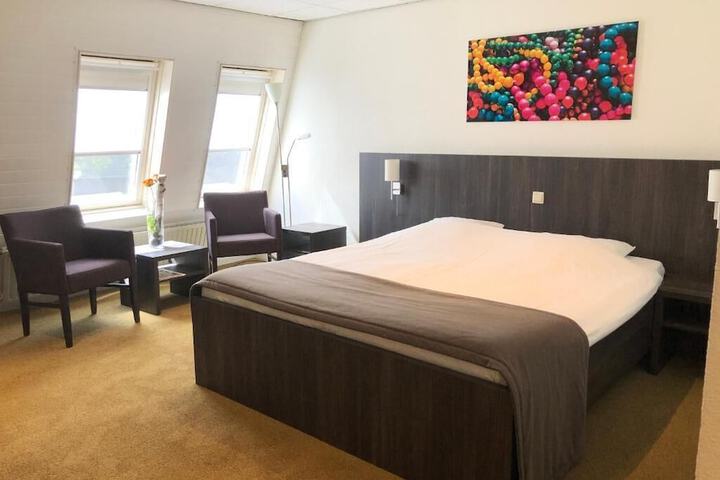 Room 6 of 46