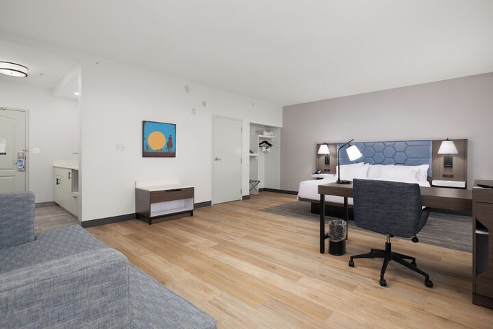 Room 10 of 81