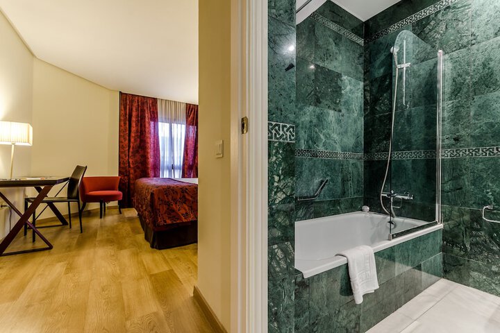 Room 10 of 30
