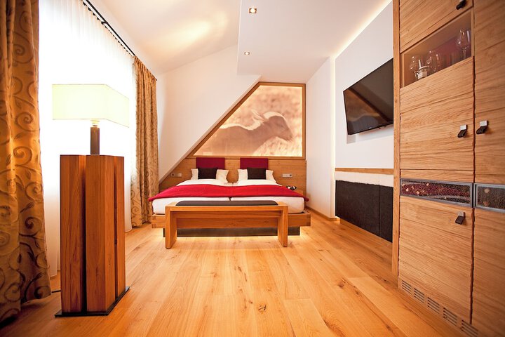 Room 28 of 61